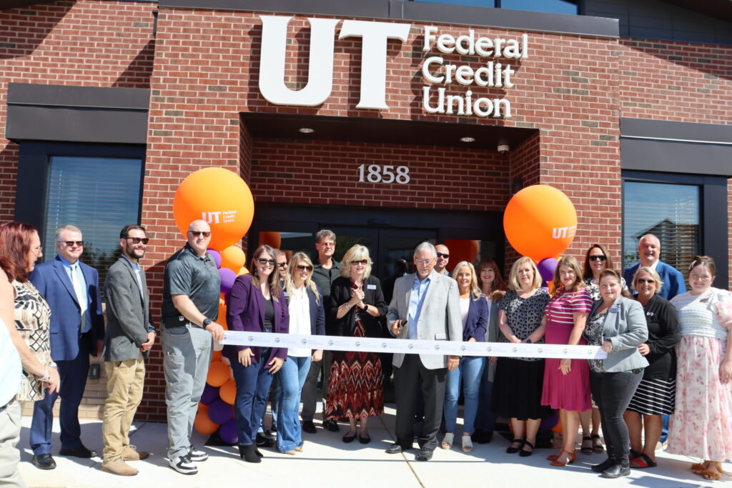 UTFCU ribbon cutting